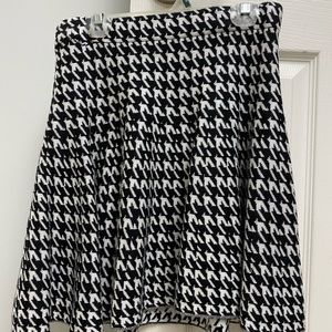 Houndstooth Skirt - Small - - Black and White